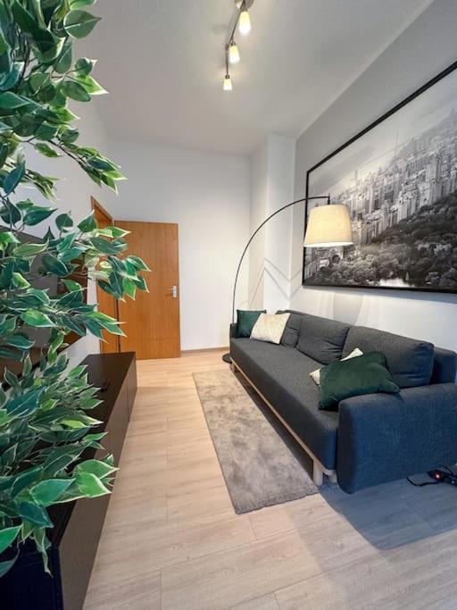 Modern City Apt. -With 2 Tv, Netflix And Work Desk エッセン エクステリア 写真