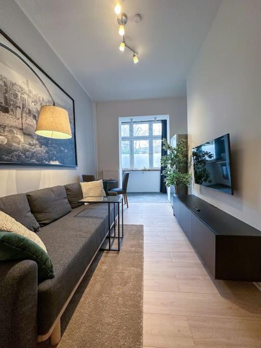 Modern City Apt. -With 2 Tv, Netflix And Work Desk エッセン エクステリア 写真